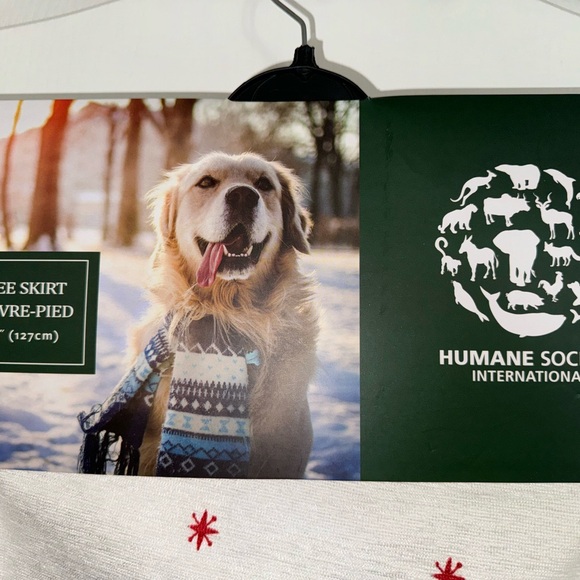 NWT Humane Society Dogs 50" Tree Skirt with Dogs and Bells - Picture 7 of 15